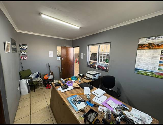 222M² WAREHOUSE TO LET IN GEORGE PARK